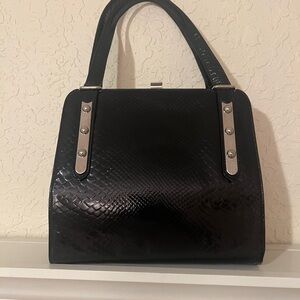 💚 
Vintage France Dofan 1950s
Black Leather Croc Pattern
Silver Hardware🩷